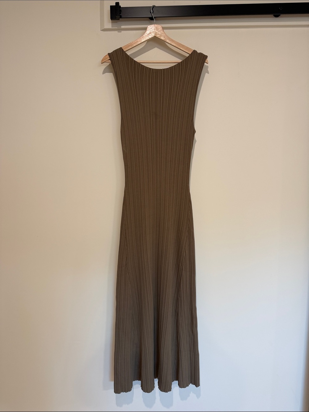 DISSH Olive Ribbed Sleeveless Maxi Dress